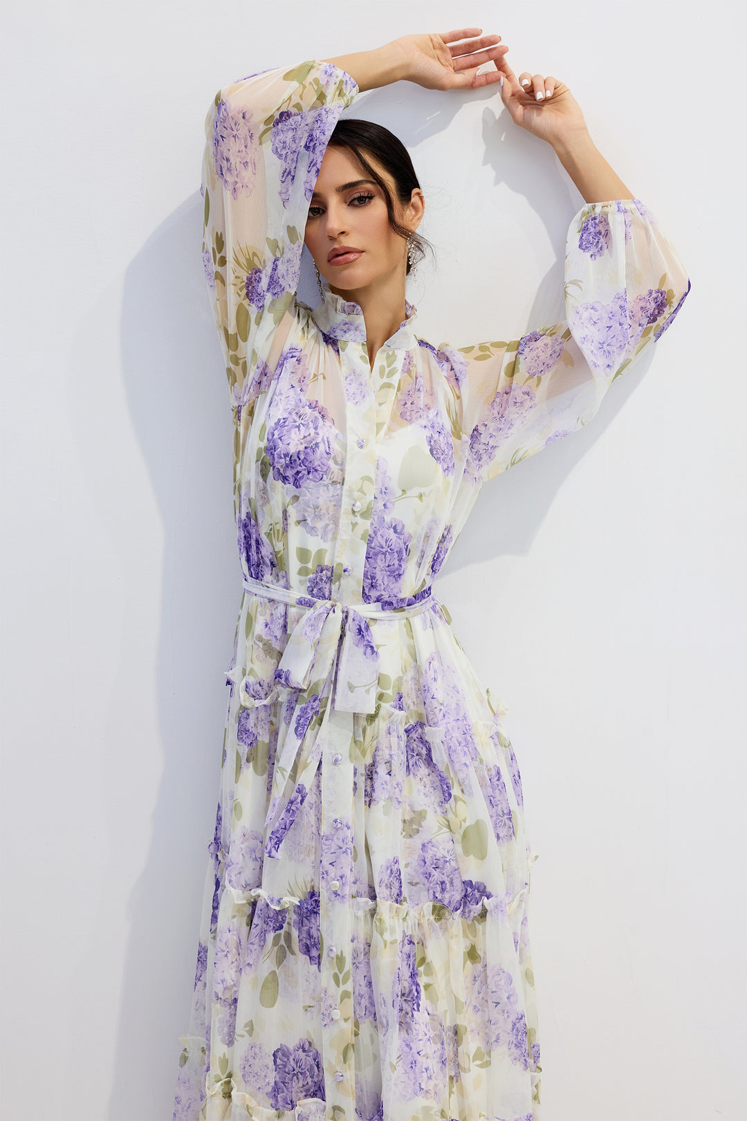 Detailansicht des Blumenmusters am Helena Maxikleid - KYMA