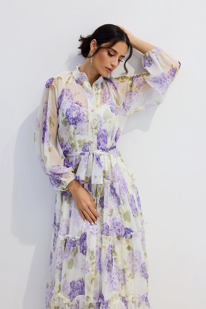 Model mit Helena Maxikleid und passenden Schuhen - KYMA