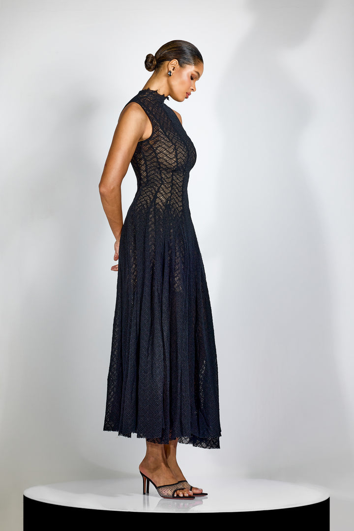 Janet ärmelloses Maxikleid mit hohem Kragen - KYMA