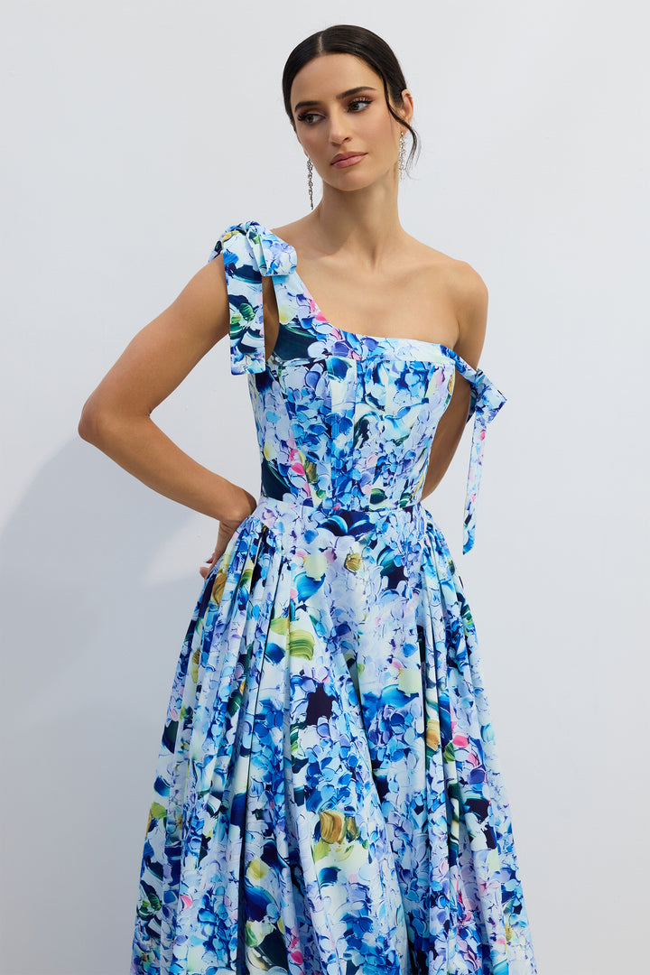 Kacey Maxikleid mit Hortensien-Print an Model - KYMA