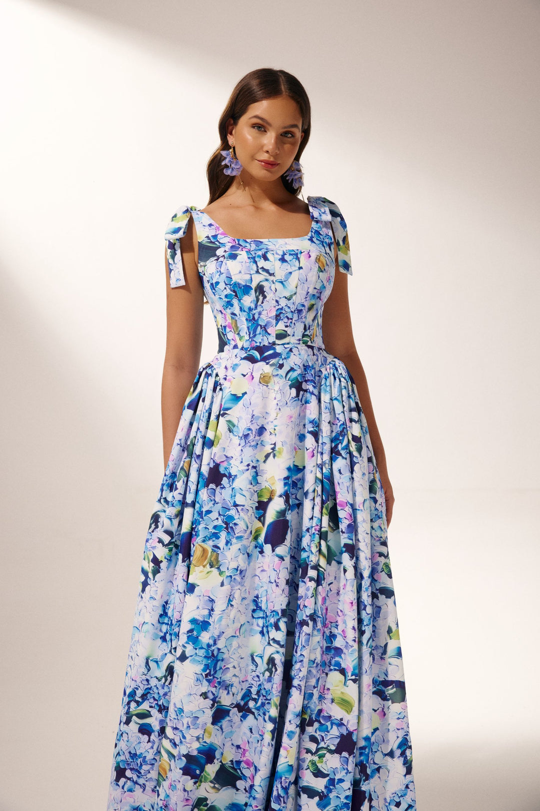 Das Kacey Maxikleid im stilvollen Allover-Print - KYMA