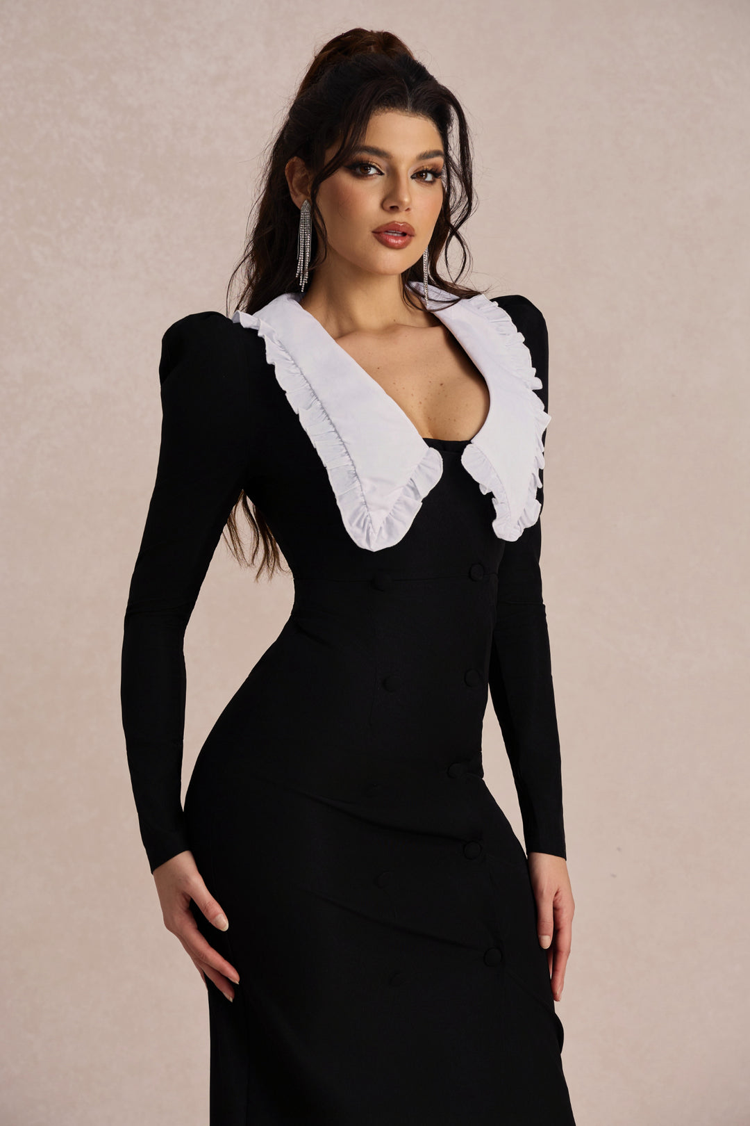 Detailansicht Kragen Kathy Peter Pan Kragen V-Ausschnitt Midi-Kleid - KYMA