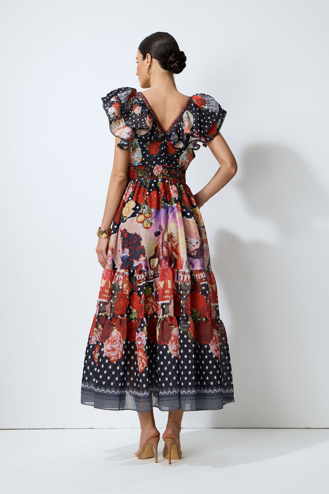 Model trägt das Maxikleid - KYMA