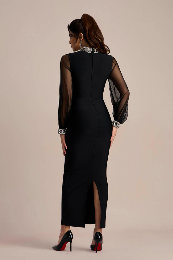 Nahaufnahme des Mesh-Stoffes und der Kristalle am Kimberley Kleid - KYMA