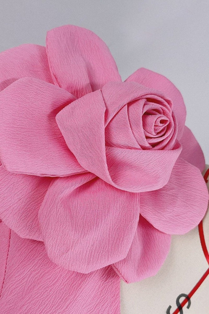 Lea Midikleid mit Blumen-Cut-Outs Hintergrunddetail - KYMA