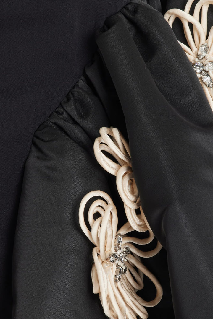 Leona Blumen-Applikation Bandage Mini-Kleid close-up - KYMA
