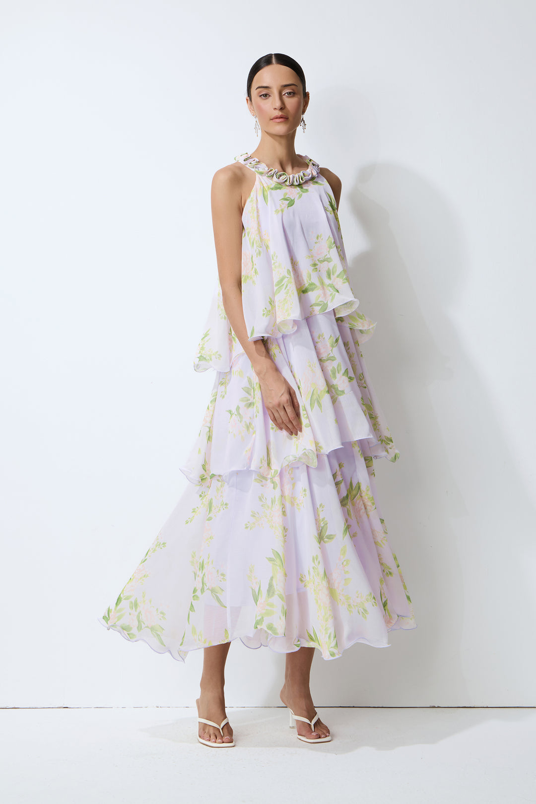 Lila Maxikleid mit Blumenmuster und Rüschen – KYMA
