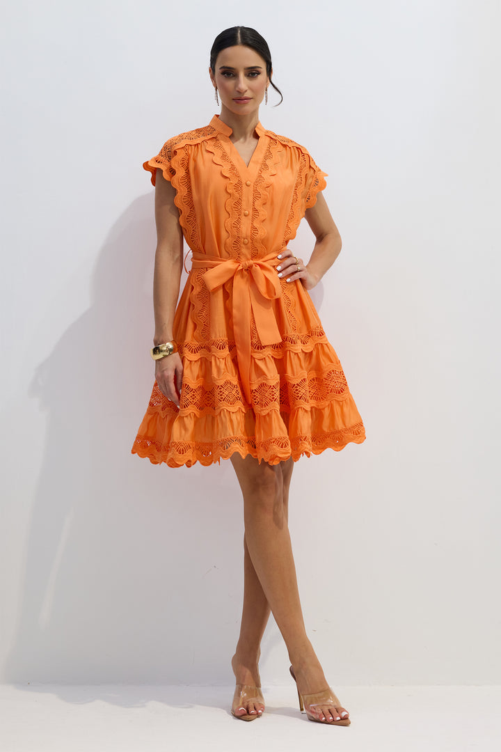 Livia besticktes Spitzen-Minikleid mit Stufen – KYMA