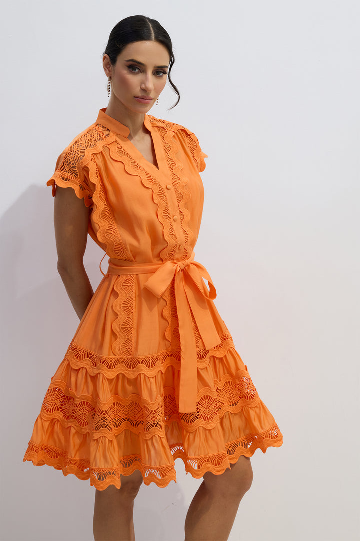 Detail der Stickerei auf dem Livia Kleid – KYMA