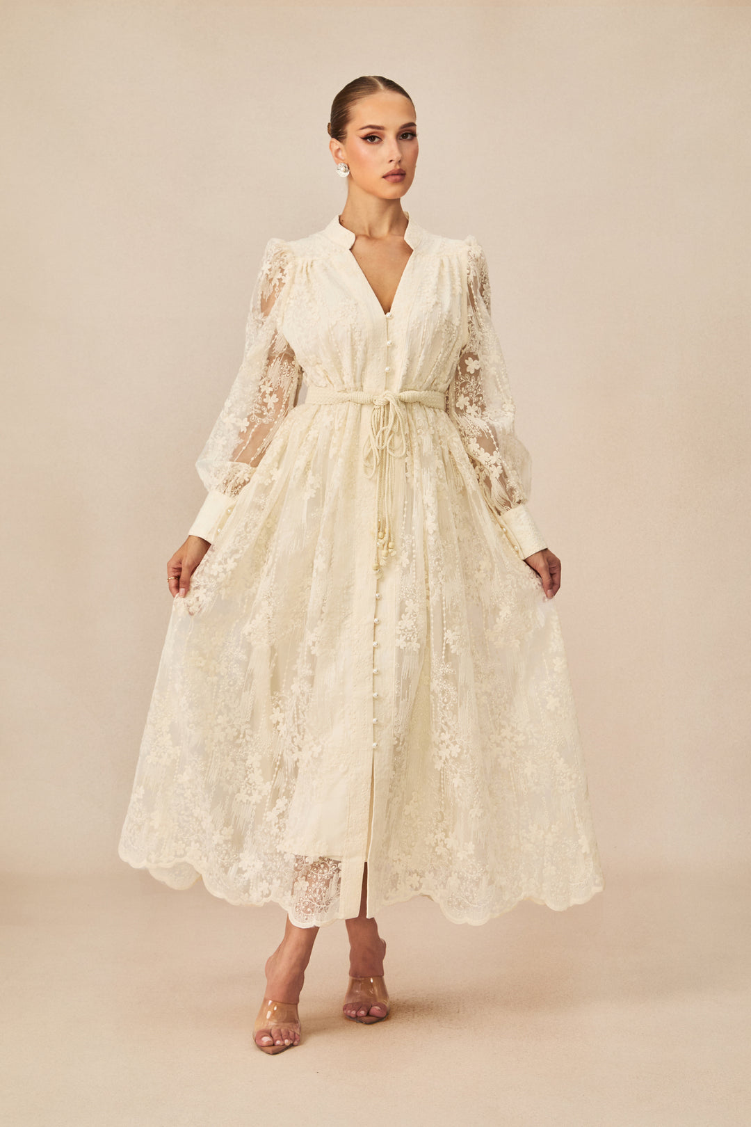 Madeline V-Ausschnitt Midi-Kleid mit Spitze und Stickerei - KYMA