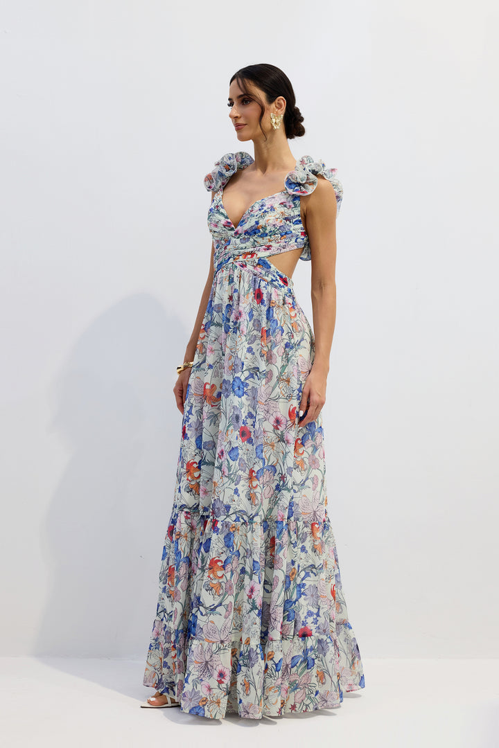 Modell trägt das Marissa Maxikleid in voller Länge - KYMA