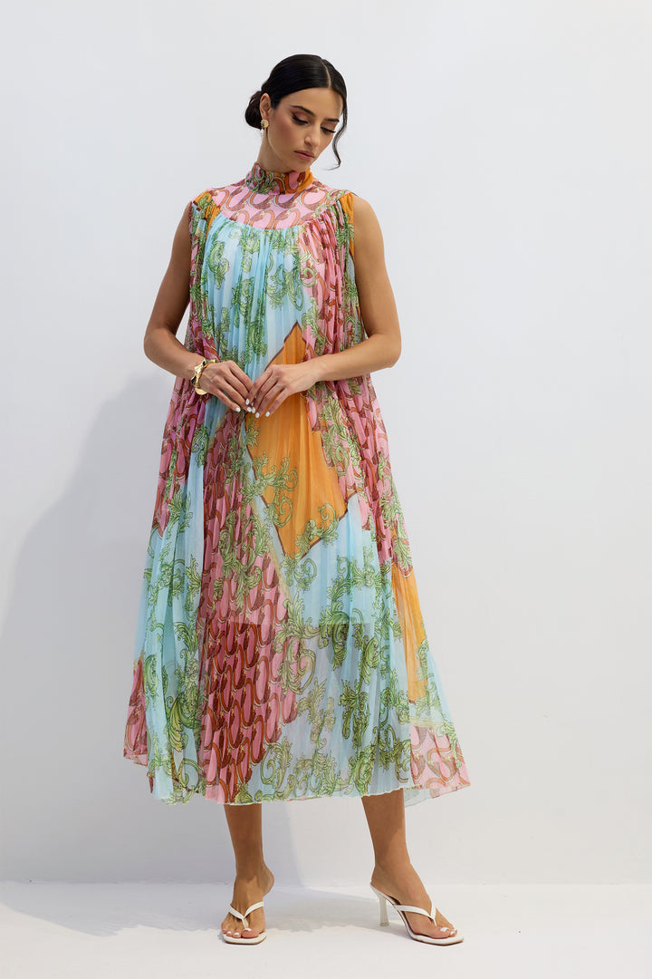 Plissierte Details am Martha Kleid – KYMA