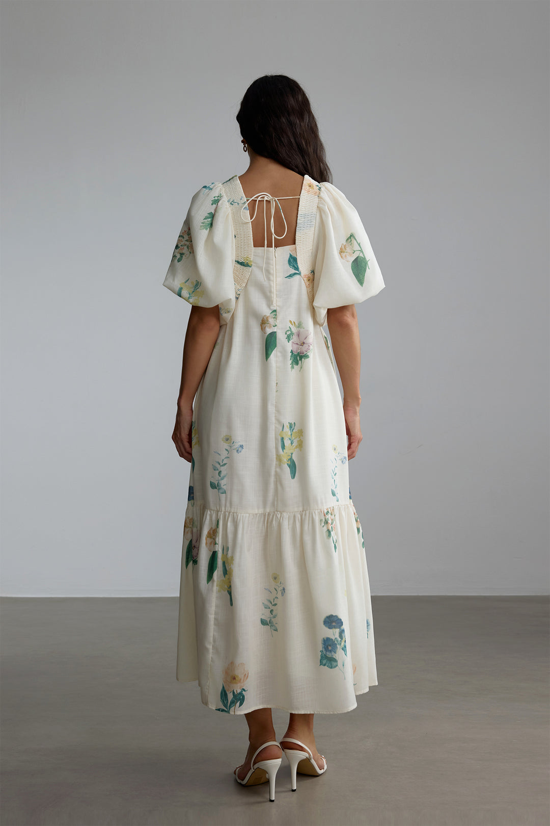 Maura Maxikleid mit Blumenmuster und Puffärmeln Rock Detail - KYMA