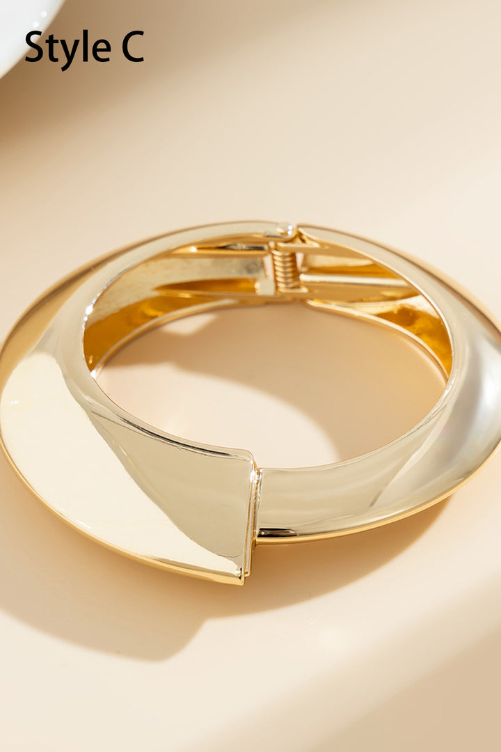 Metall-Armreif mit unregelmäßiger Form – KYMA