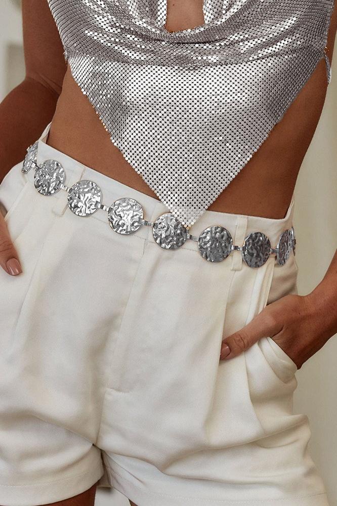 Styling-Beispiel mit der Taillenkette von KYMA aus verschiedenen Blickwinkeln
