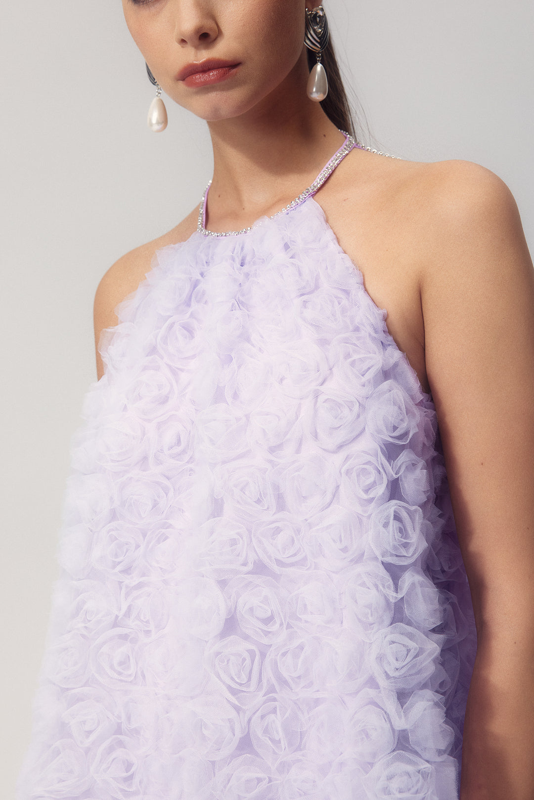 Kyma Sommerkleid mit neckholder und Blumenapplikation