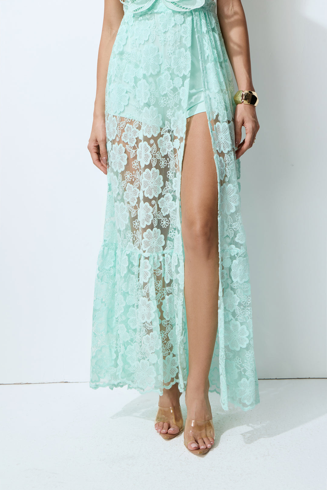 Festliches Outfit mit mintfarbenem Spitzenkleid - KYMA