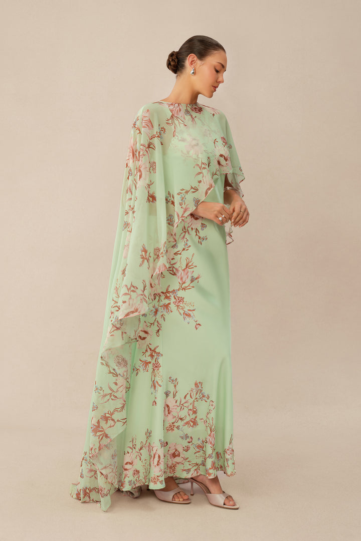 Mintgrünes Maxikleid mit Blumenprint und Cape – KYMA