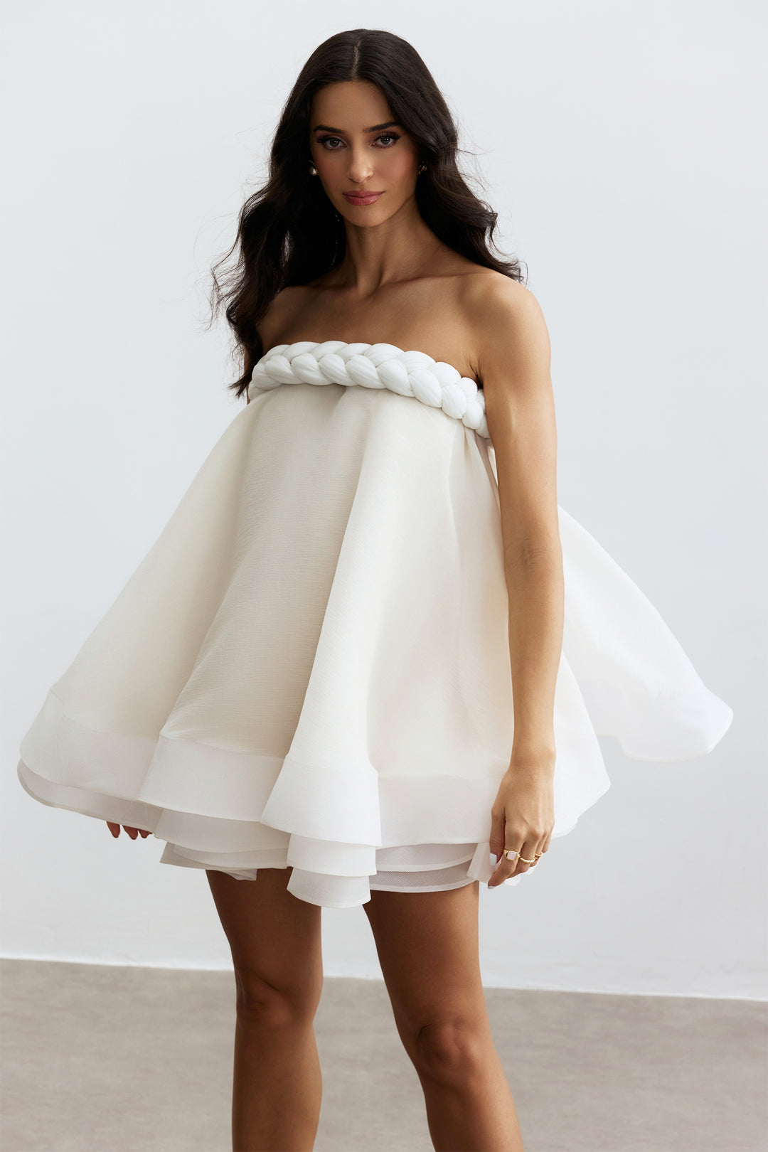 Naomi Minikleid mit gedrehtem Ausschnitt und Lagenlook - KYMA