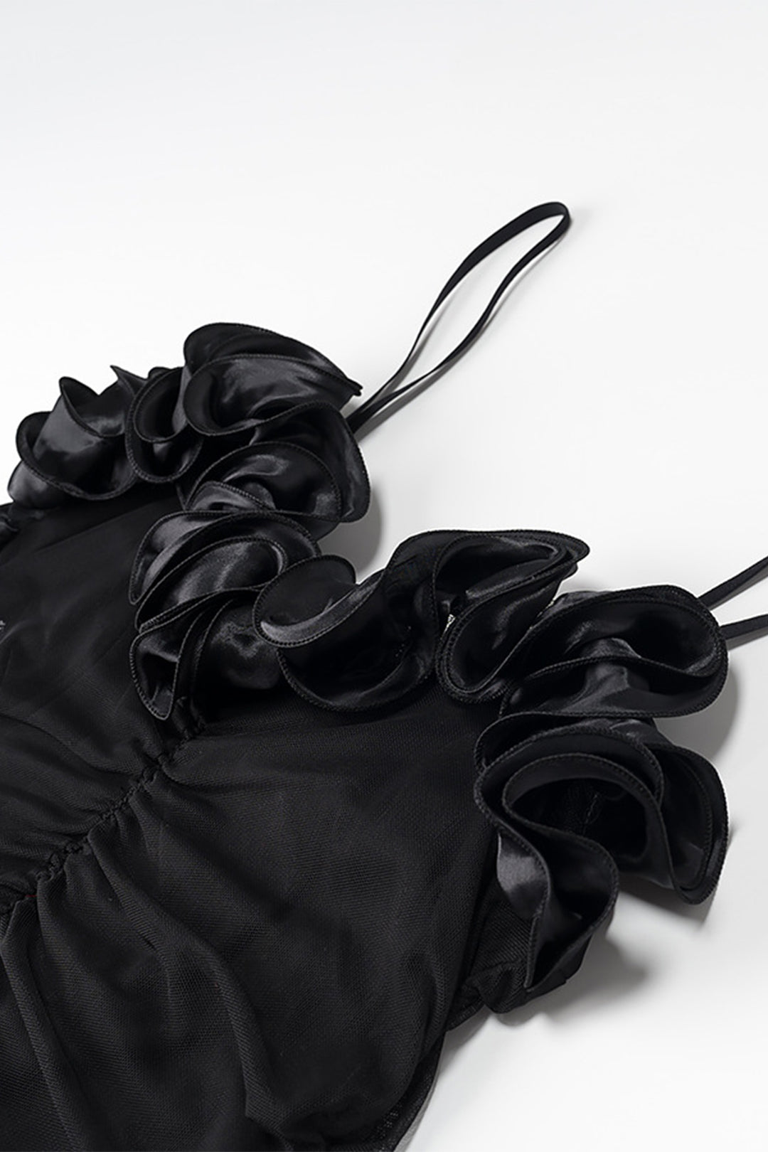 Nora Rüschen-Midi-Kleid aus gerafftem Mesh Silhouette - KYMA