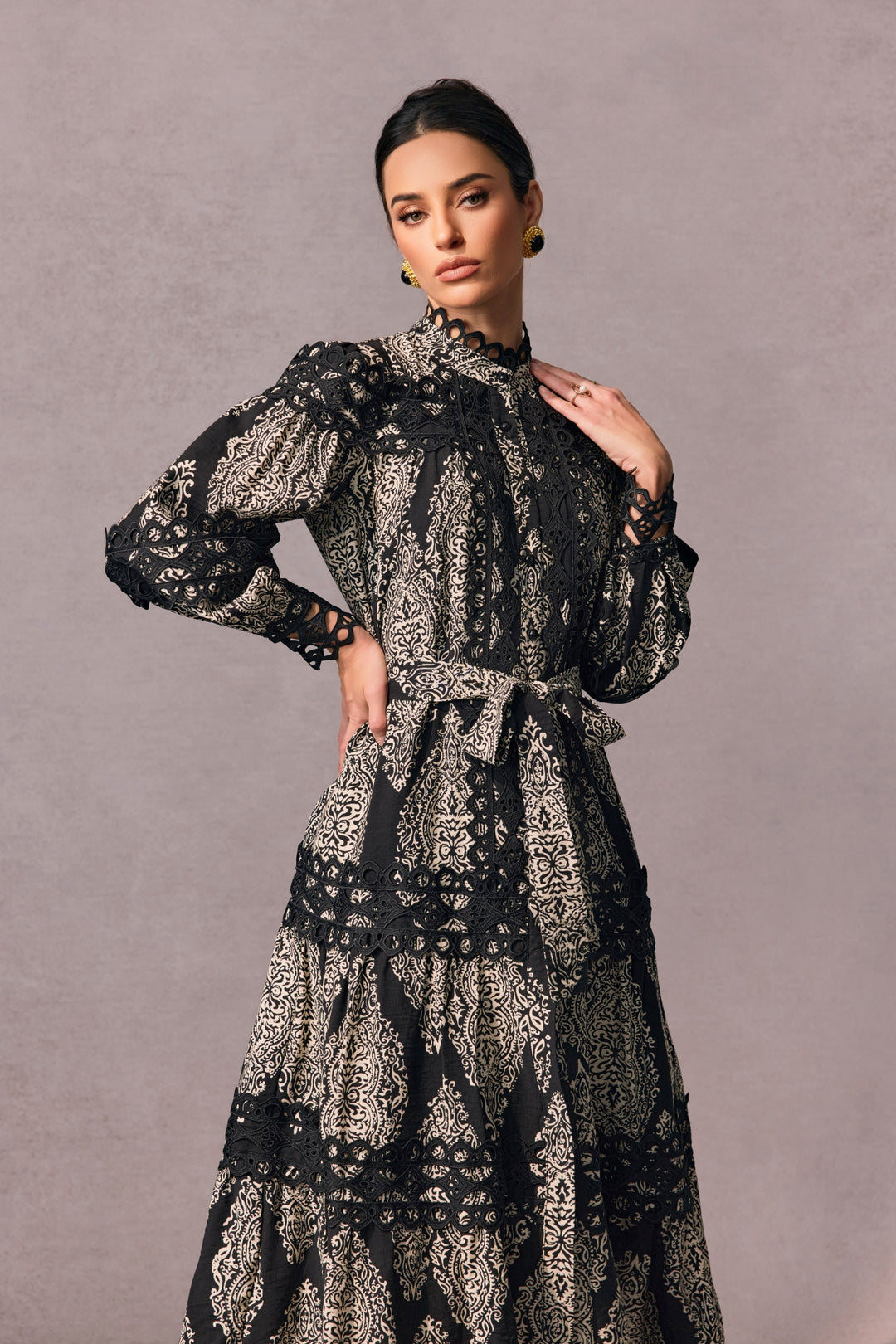 Ophelia bedrucktes Maxikleid mit Spitzenbesatz Detail Paisley-Muster