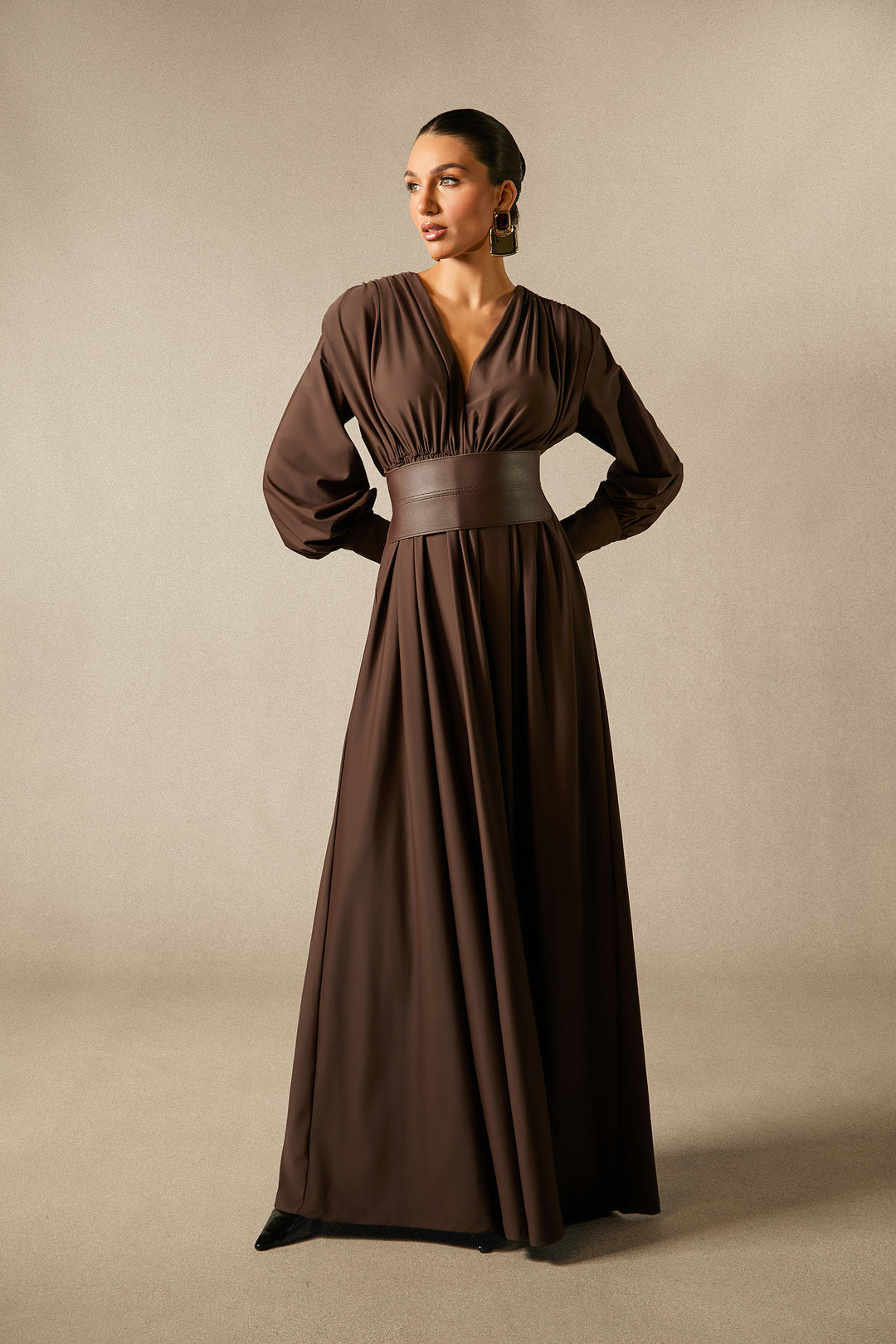 Stoffdetail des Renata Plunge Langarm Maxi-Kleids von KYMA