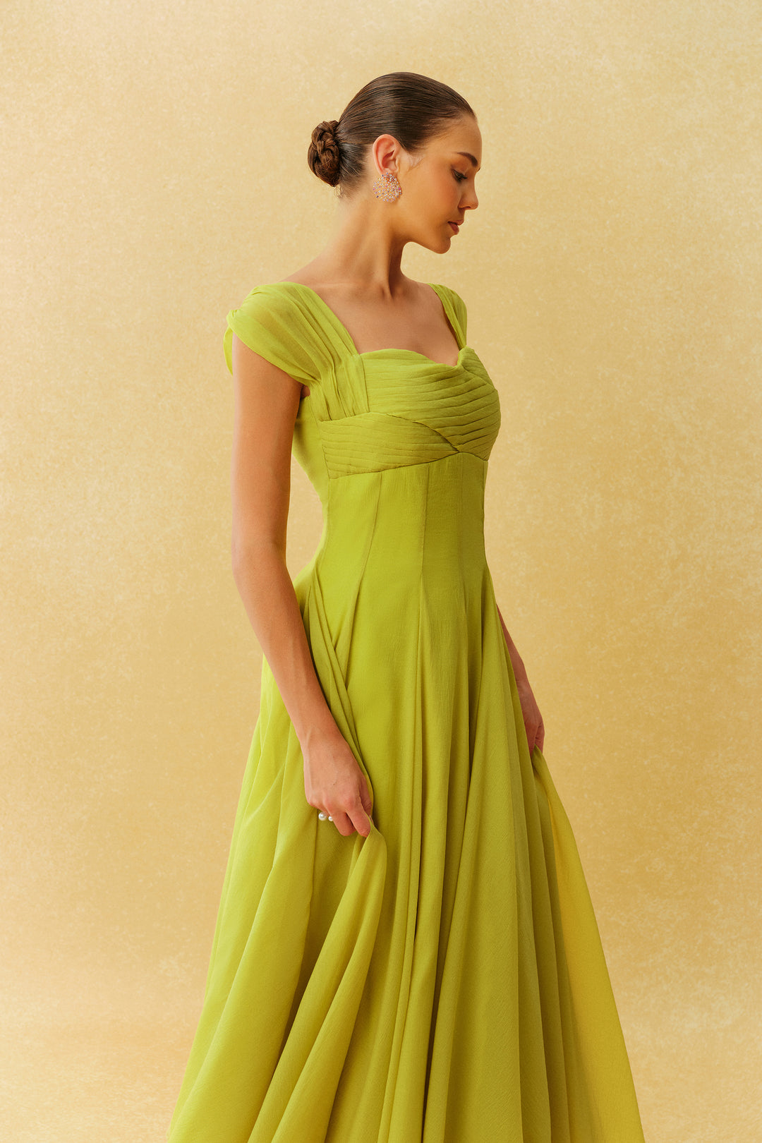Styling-Tipps für das grüne Maxi-Kleid - KYMA
