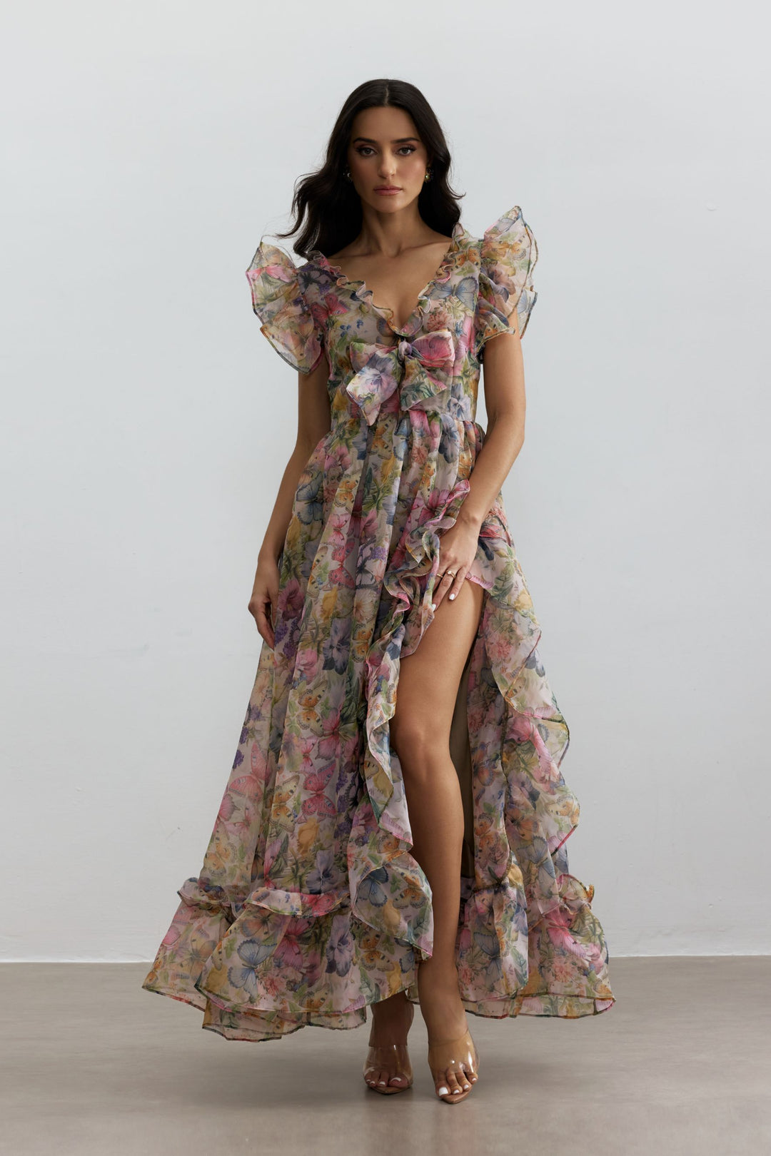 Sarah Maxikleid mit Schmetterlingsprint und Rüschen - KYMA