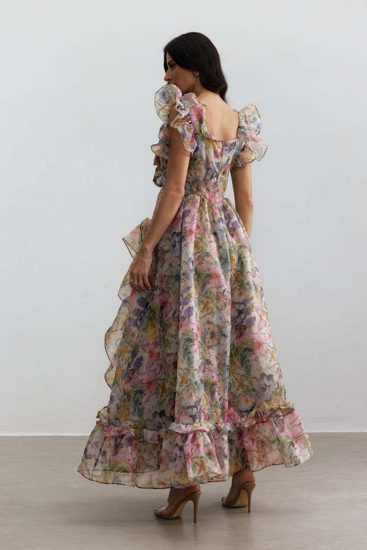 Model trägt das Sarah Maxikleid - KYMA