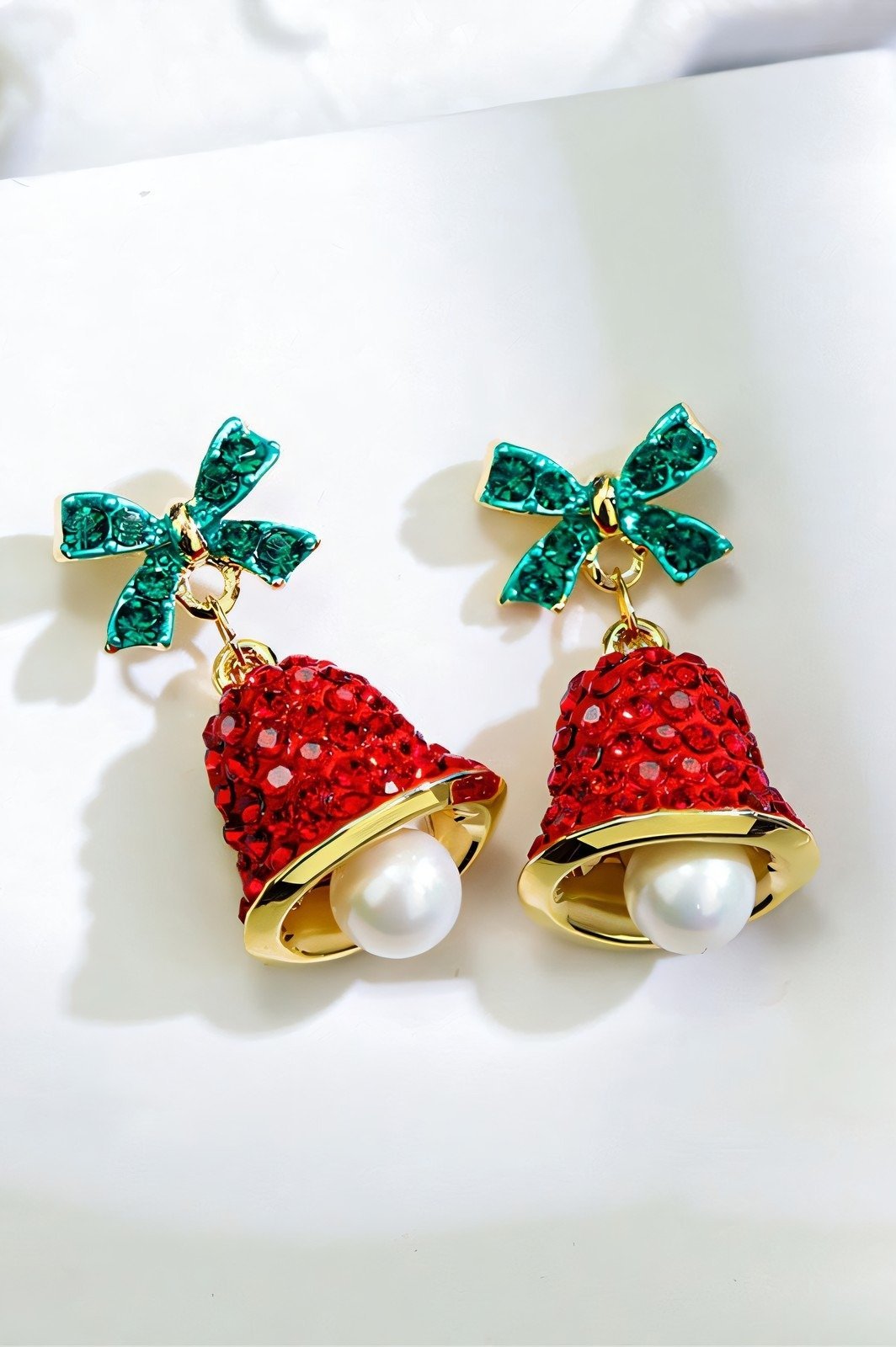 Weihnachts-Schleifen-Glöckchen-Ohrhänger mit Strass und Perlen - KYMA