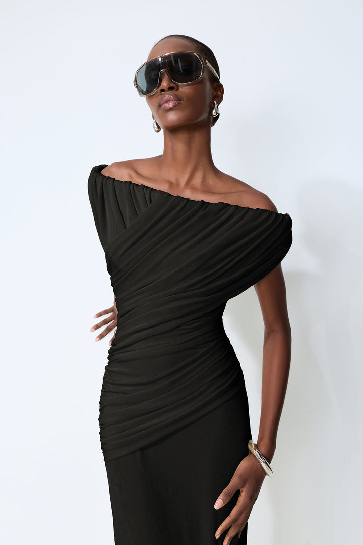 Schwarzes schulterfreies Maxikleid mit Raffung Detail 1