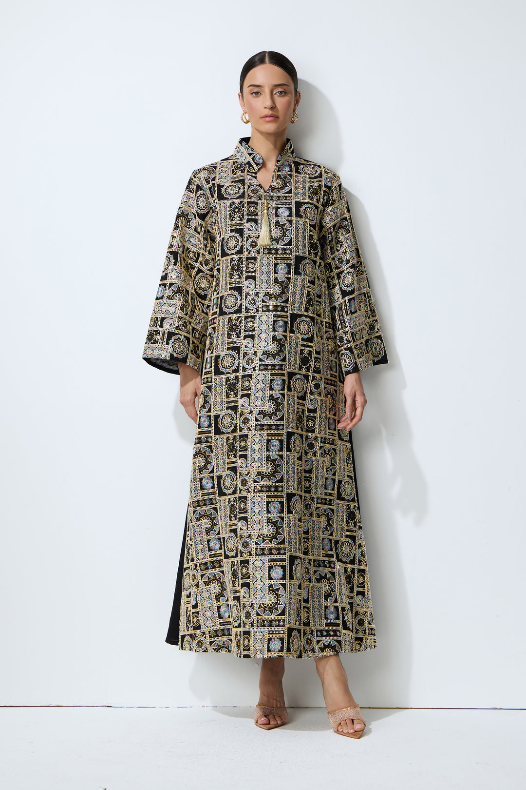 Schwarzes Kaftan-Maxikleid mit geometrischer Stickerei - KYMA