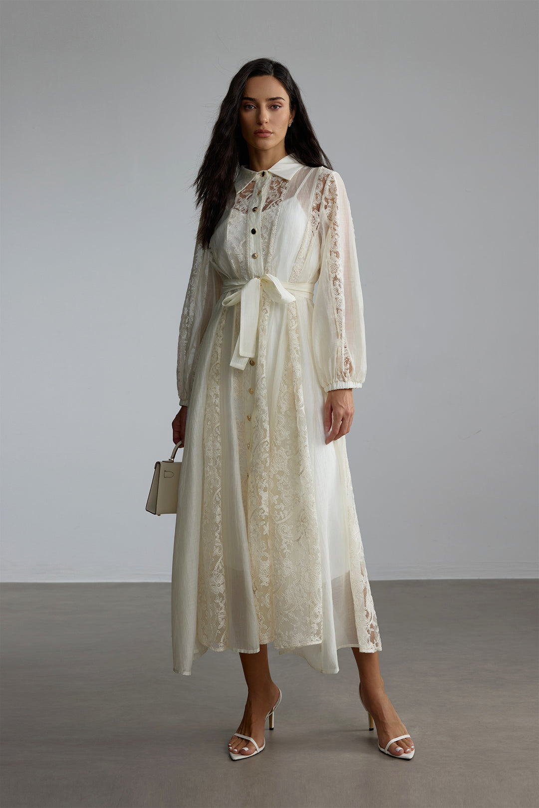 Serena Midi-Kleid mit Hemdkragen und Spitze Vorderansicht - KYMA