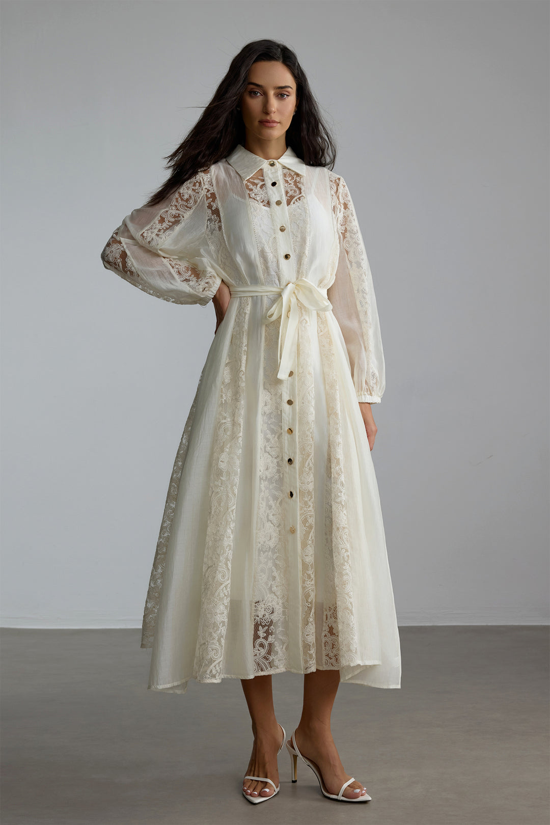 Serena Midi-Kleid mit Hemdkragen und Spitze Ärmel - KYMA