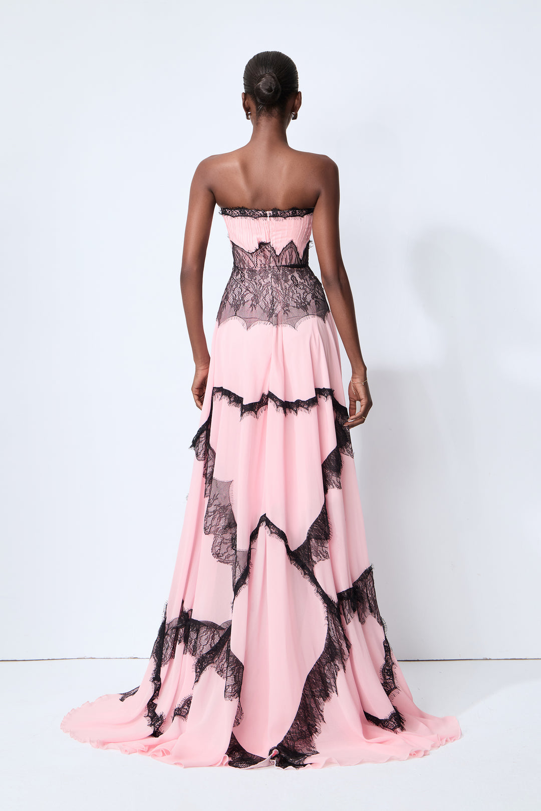 Styling-Option: Rosa Kleid ohne Träger – KYMA