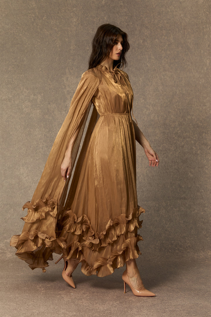 Shirley Cape Effect Rüschen Midikleid Modellansicht 2 - KYMA