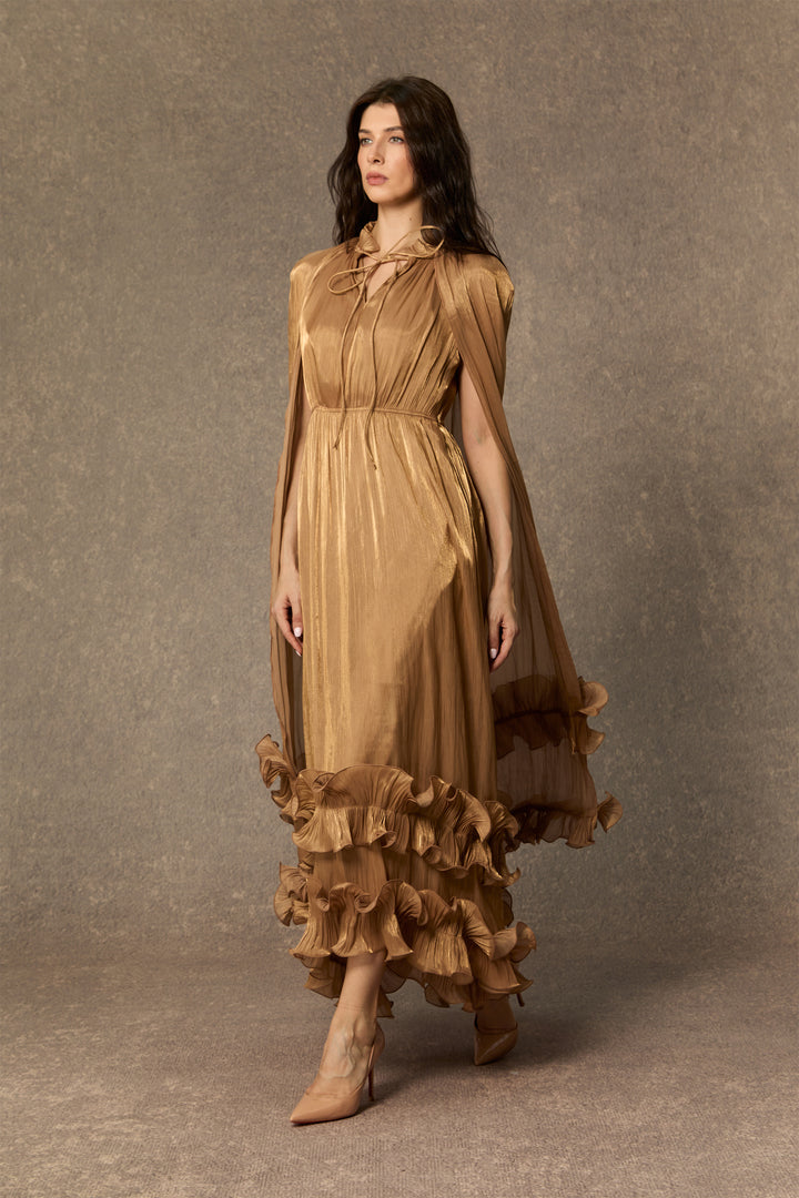 Shirley Cape Effect Rüschen Midikleid Modellansicht 4 - KYMA