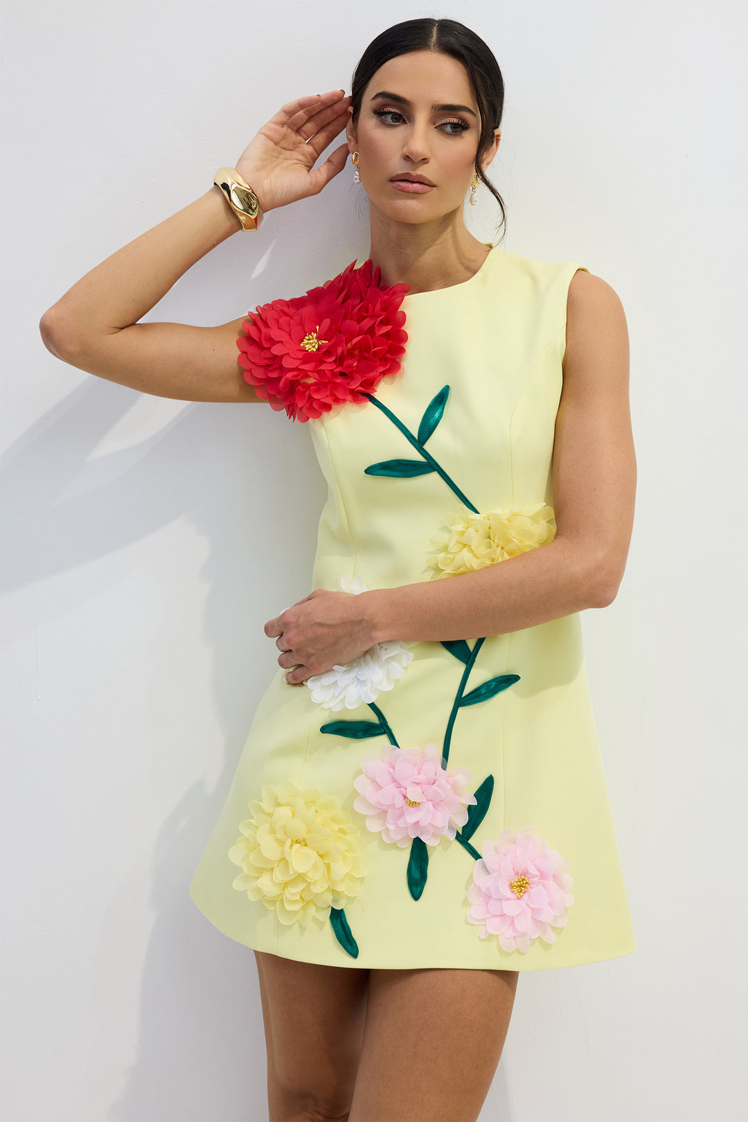 Sibyl ärmelloses Minikleid mit Blumenapplikationen - Ausschnitt - KYMA