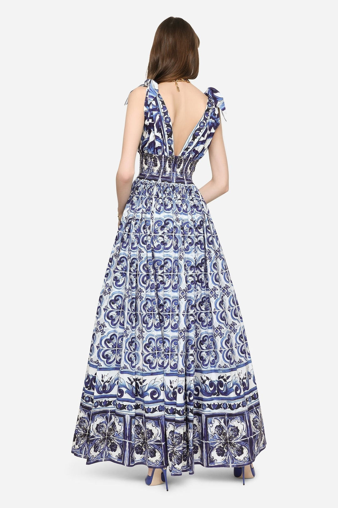 Das Sibyl Maxi-Kleid im Wind, fließender Stoff - KYMA
