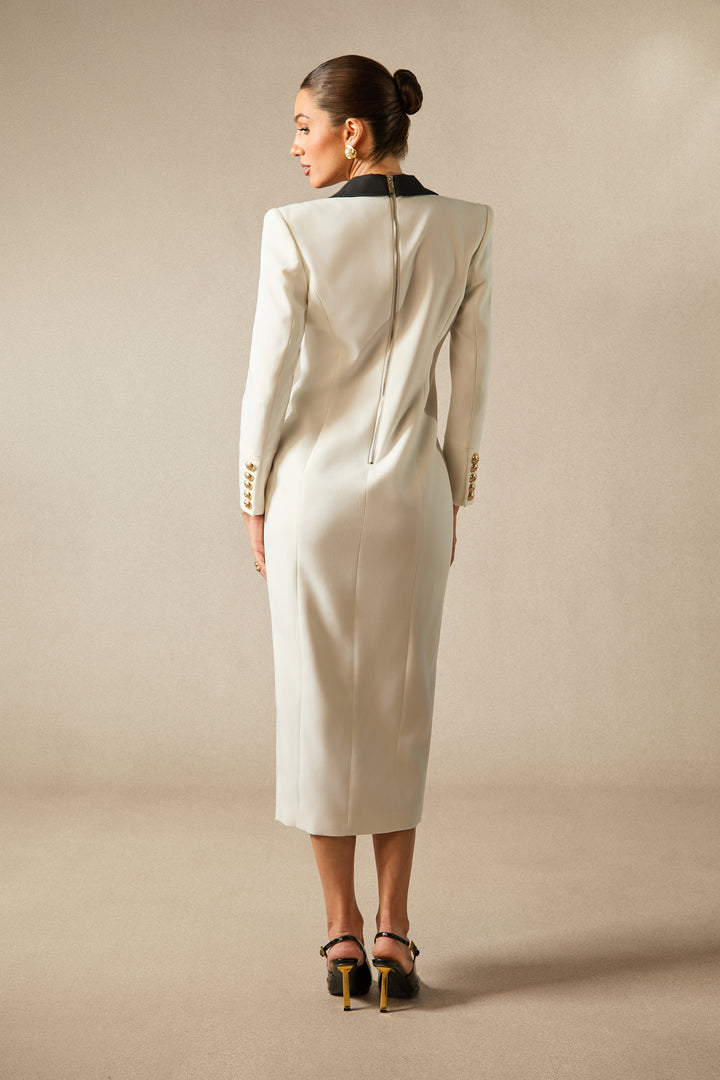 Detail des Spitzentaschenrevers des Blazer-Kleides - KYMA