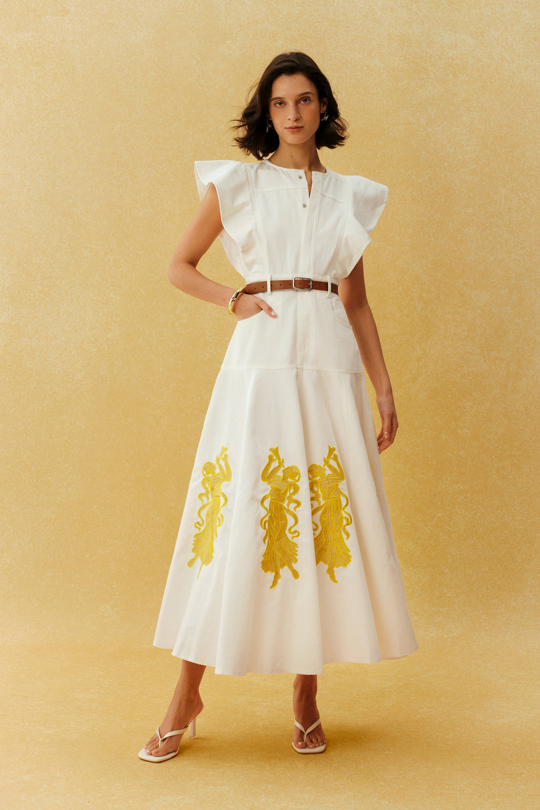 Weißes Maxikleid mit Figurenstickerei und Rüschenärmeln für Damen