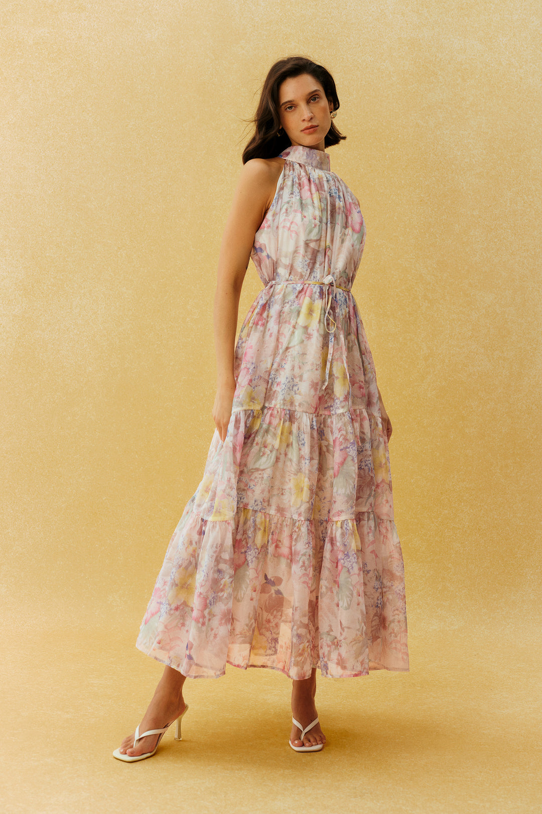 Stay In The Garden pinkes Maxikleid mit Blumenmuster und Spaghettiträgern Taille Detail