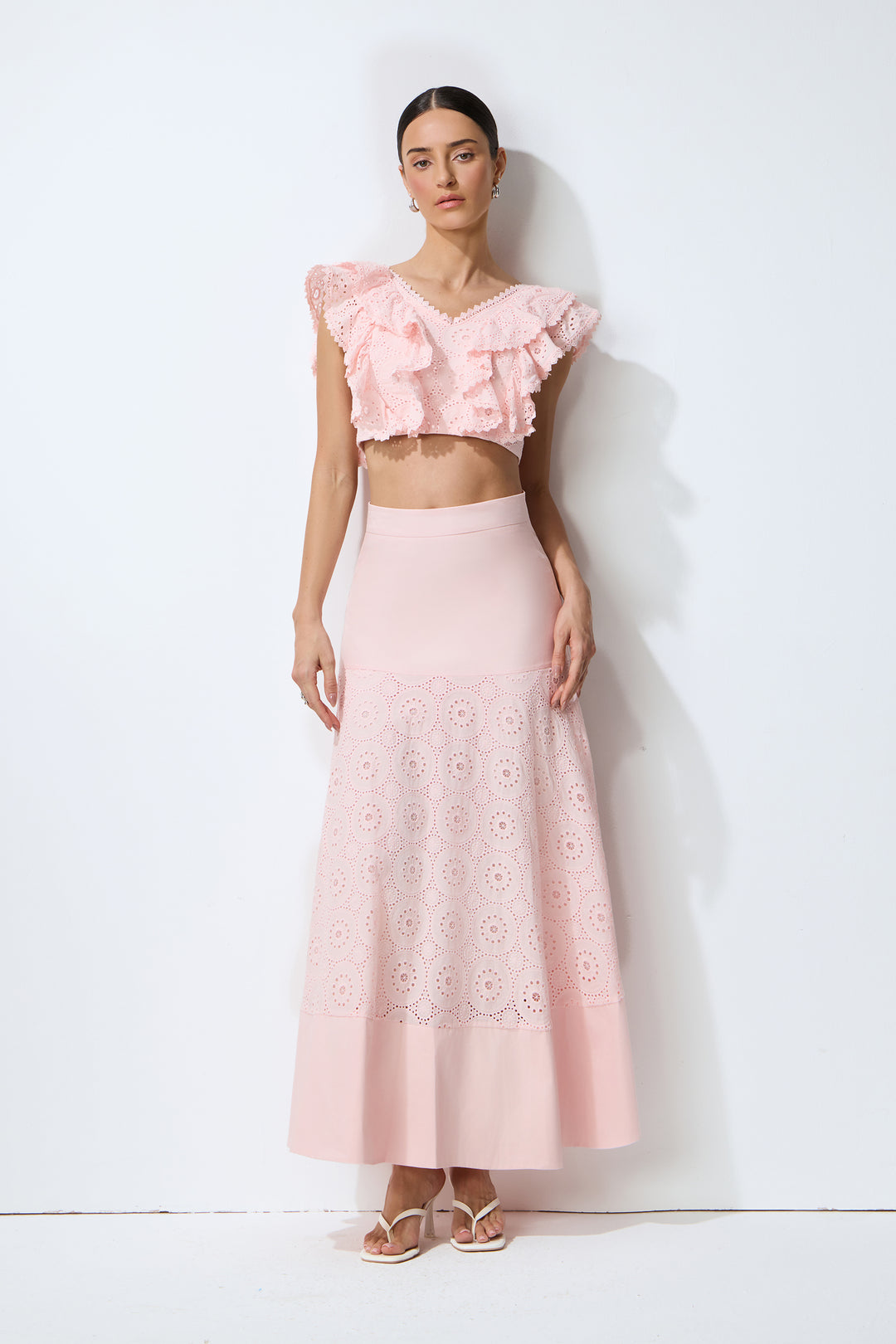 Rosa Crop Top und Rock Set mit Ösenstickerei – KYMA
