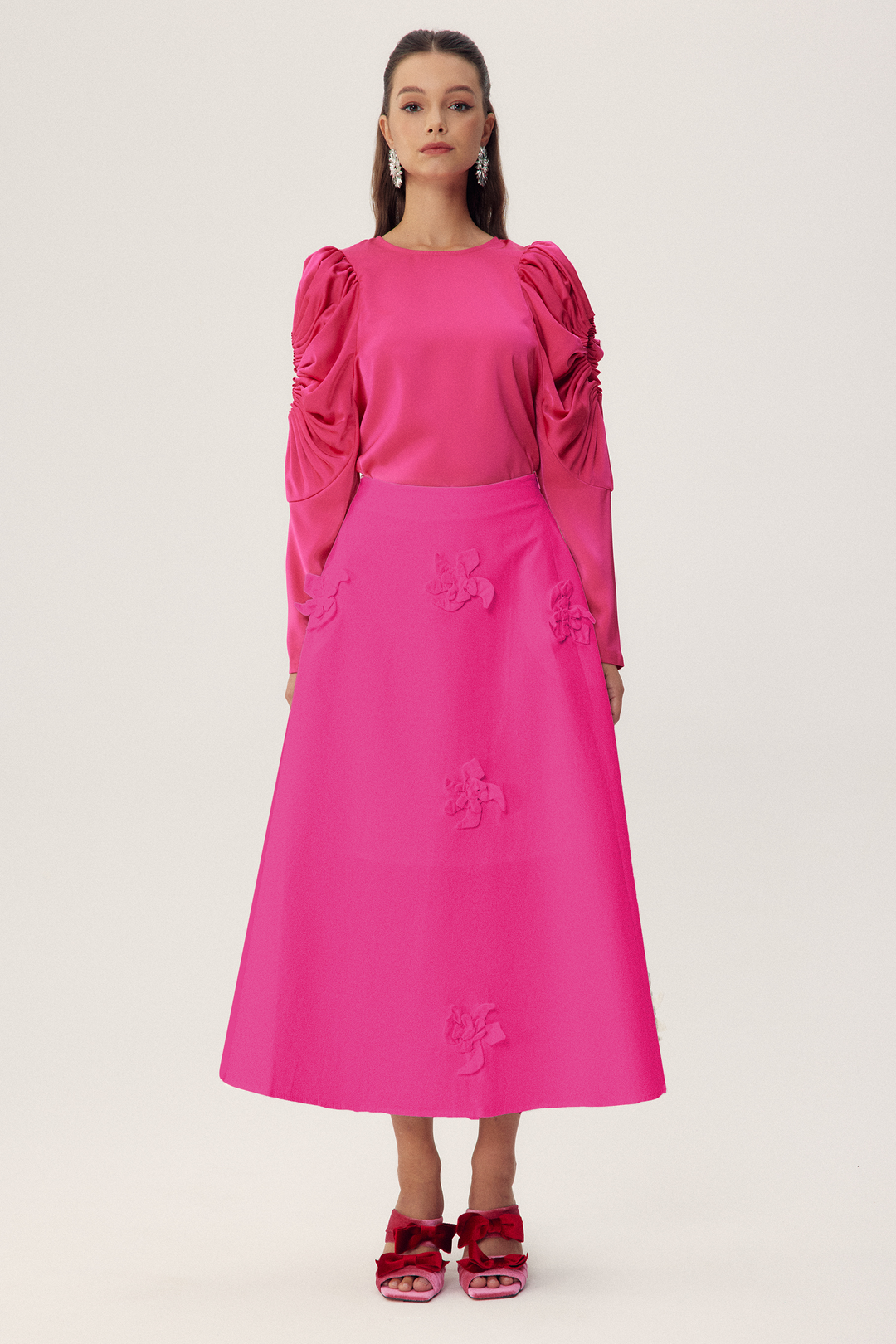Detailaufnahme des Stoffes der Una Satinbluse - KYMA