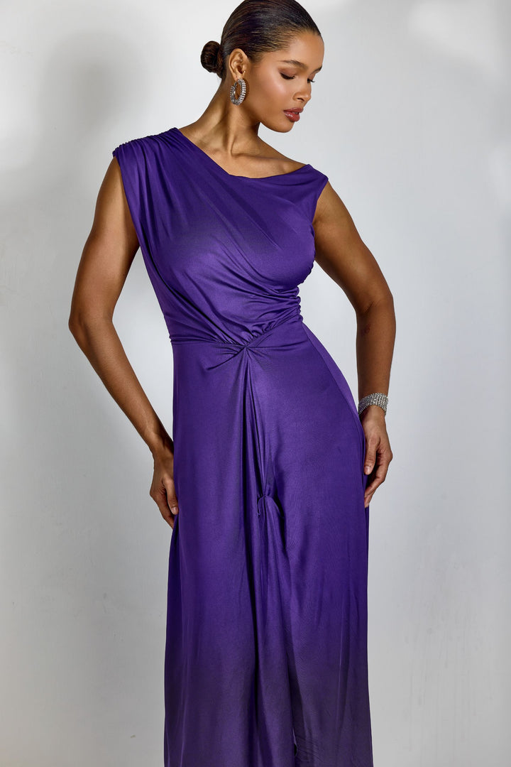 Eleganter Look des Veleda Kleides - KYMA
