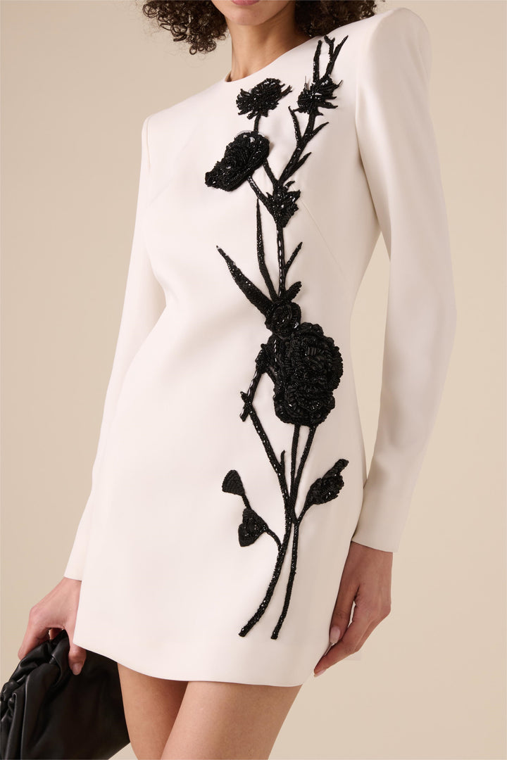 Venus Mini-Kleid mit Blumenstickerei und Perlen Silhouette - KYMA
