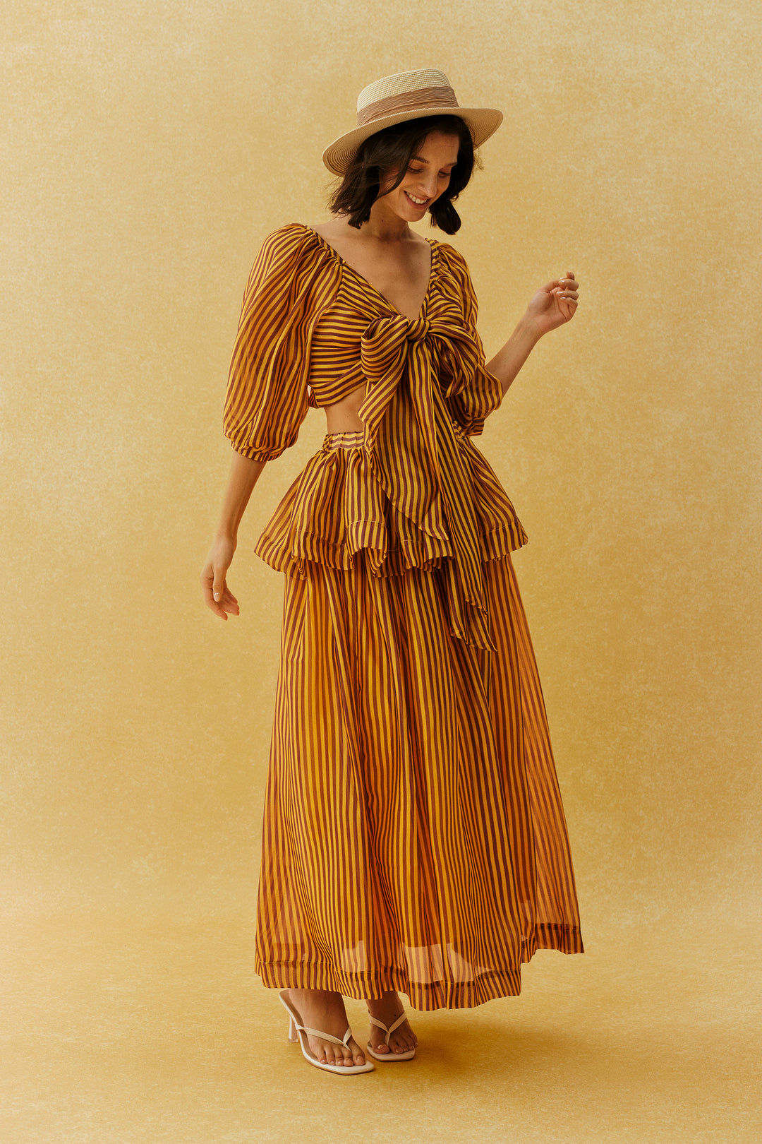 Verbrannt orange gestreiftes Maxirock, fließender Saum