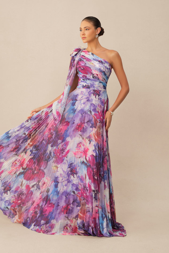 Lila Maxikleid mit Blumenprint und One-Shoulder-Träger – KYMA