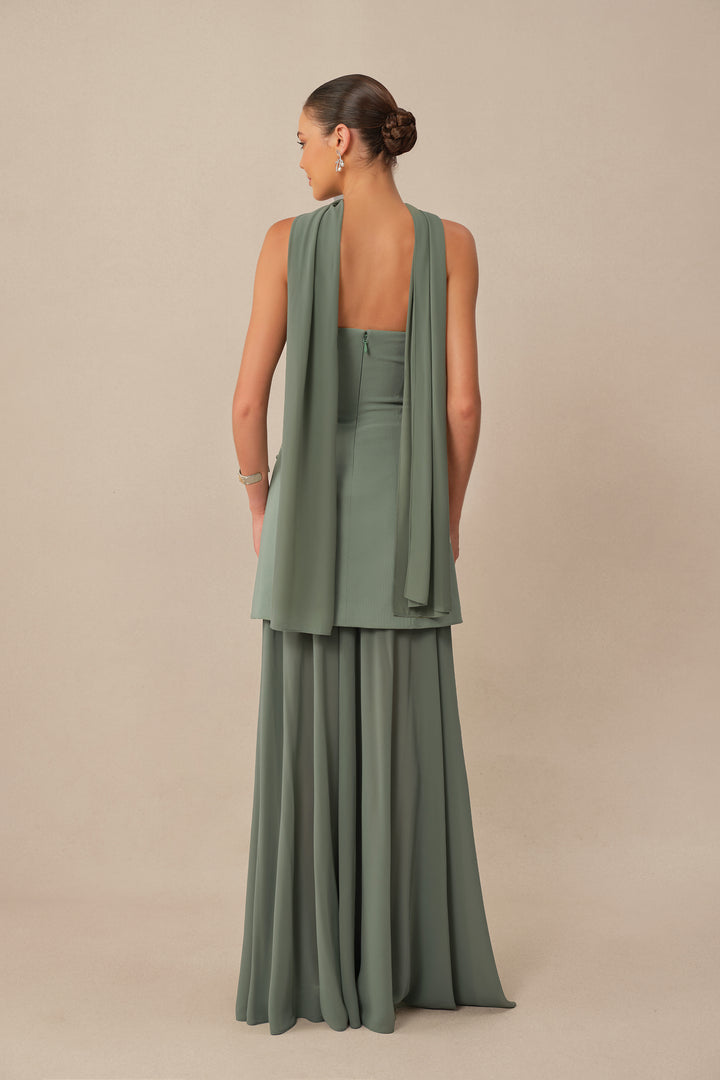 Modell trägt das Set elegant - KYMA