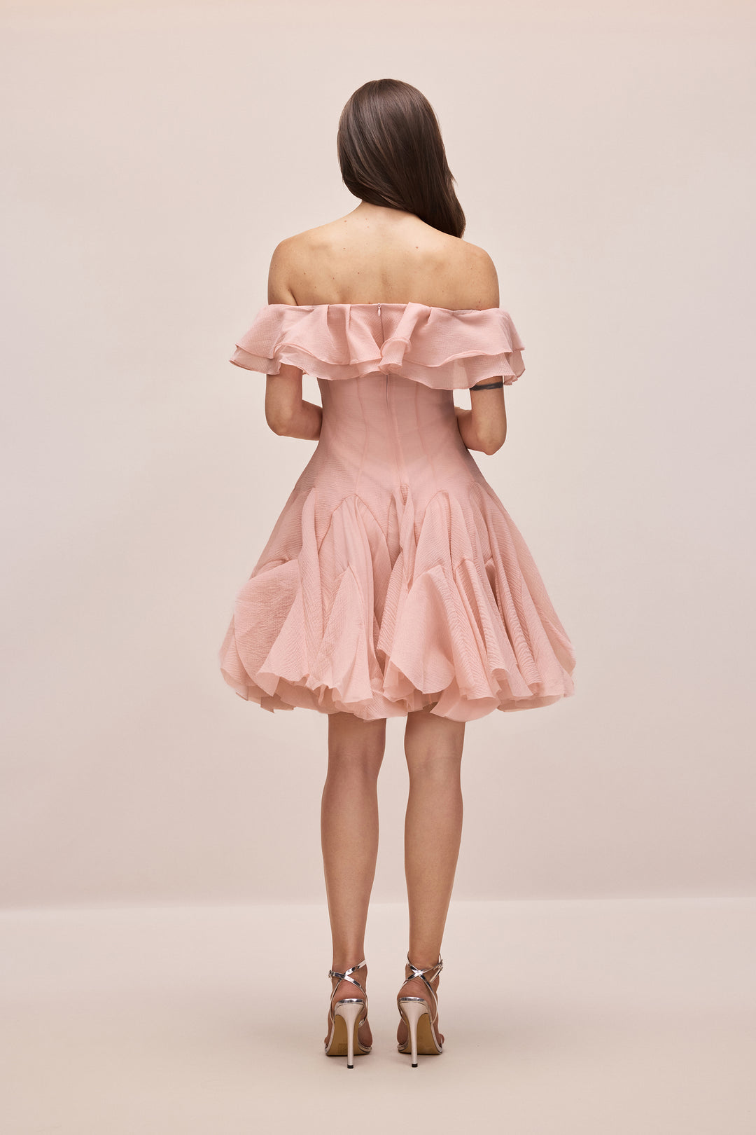 Abendliche Atmosphäre mit dem Vita Minikleid - KYMA